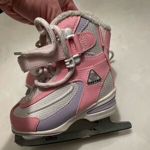 Girls ice skates 9